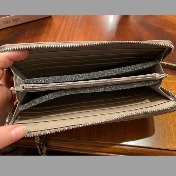 NWOT Ivanka Trump Gray Snake Wallet - Picture 5 of 5